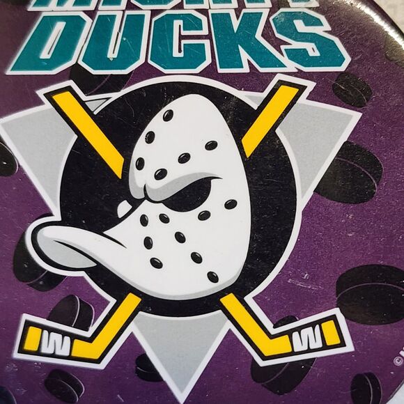 Vintage Walt Disney MIGHTY DUCKS Pinback Button - Picture 2 of 4
